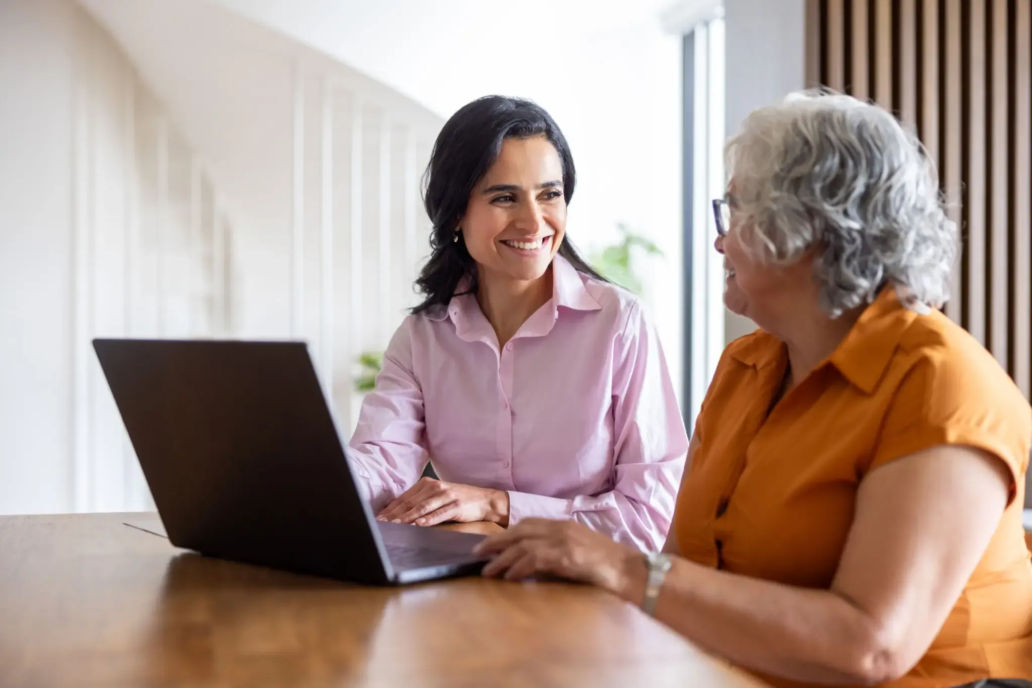 financial-advisor-talking-to-a-s